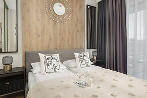 Coast Apartment With Terrace by Renters