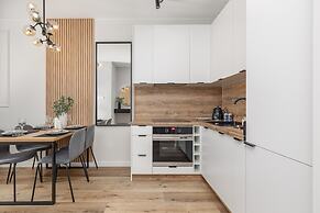 Coast Apartment With Terrace by Renters
