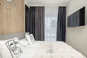 Coast Apartment With Terrace by Renters