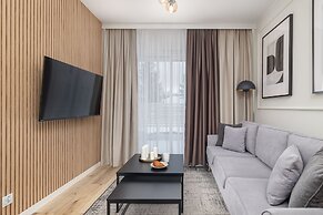 Coast Apartment With Terrace by Renters