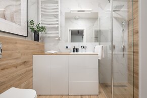 Coast Apartment With Terrace by Renters