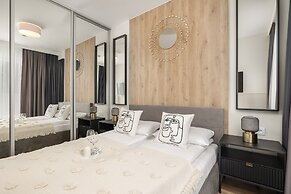 Coast Apartment With Terrace by Renters