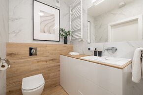 Coast Apartment With Terrace by Renters