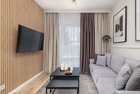 Coast Apartment With Terrace by Renters