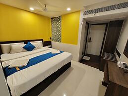 Hotel Aura - Near Malad Link Road
