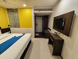 Hotel Aura - Near Malad Link Road