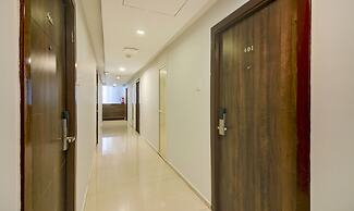 Hotel Aura - Near Malad Link Road