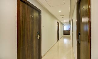Hotel Aura - Near Malad Link Road