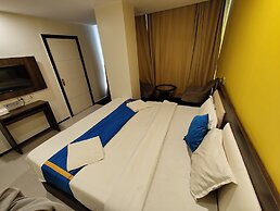 Hotel Aura - Near Malad Link Road