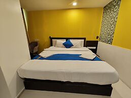 Hotel Aura - Near Malad Link Road