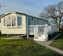 3-bed Homely Modern Caravan in Clacton-on-sea