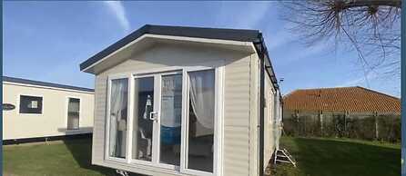 Impeccable 3-bed Caravan in Clacton-on-sea