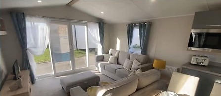 Impeccable 3-bed Caravan in Clacton-on-sea