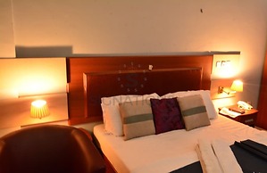Signatious Hotel and Suites