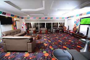 Signatious Hotel and Suites