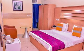 Signatious Hotel and Suites