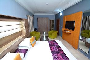 Signatious Hotel and Suites