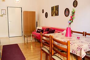 Santa Barbara s Cute Apartment