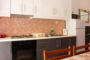 Santa Barbara s Cute Apartment