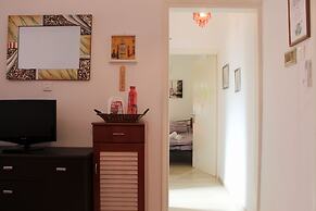 Santa Barbara s Cute Apartment