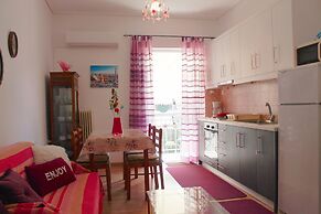 Santa Barbara s Cute Apartment