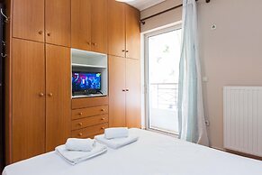 Vironas Delight 1Bd Apt w Lovely Balcony