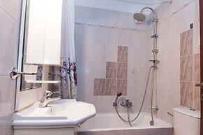 Vironas Delight 1Bd Apt w Lovely Balcony