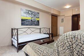 Vironas Delight 1Bd Apt w Lovely Balcony