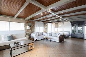 Sunny Loft With a Panoramic View