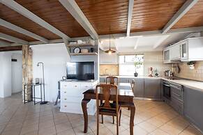 Sunny Loft With a Panoramic View