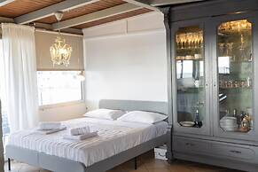 Sunny Loft With a Panoramic View