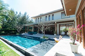 Enjoy A Luxurious 5 Bedroom Villa