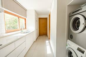 Enjoy A Luxurious 5 Bedroom Villa