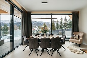 Skyline Villa - LoftAffair