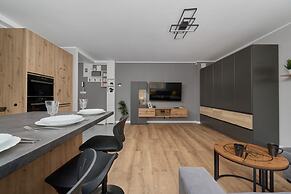 Modern Kotsisa Apartment by Renters