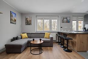 Modern Kotsisa Apartment by Renters