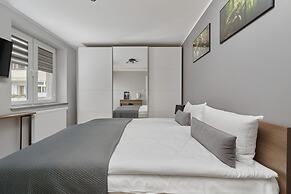 Modern Kotsisa Apartment by Renters