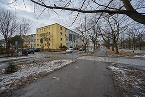 Modern Kotsisa Apartment by Renters