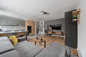Modern Kotsisa Apartment by Renters