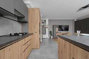 Modern Kotsisa Apartment by Renters