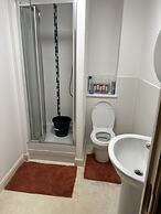 Immaculate 2-bed Apartment in Greenhithe