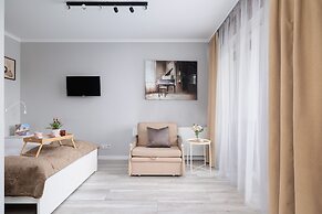 Dąbska Studio With Terrace by Renters