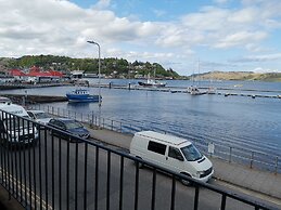 Bay View Esplanade Apartment Overlooking Harbour