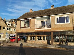 Bay View Esplanade Apartment Overlooking Harbour