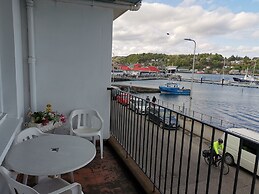 Bay View Esplanade Apartment Overlooking Harbour