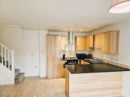 Impeccable 2-bed House in Basildon