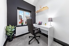 Luxury by the Sea Blackpool's Finest Getaway for 8