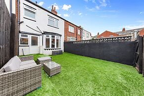 Luxury by the Sea Blackpool's Finest Getaway for 8