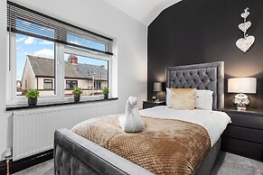 Luxury by the Sea Blackpool's Finest Getaway for 8