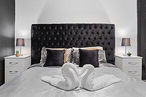 Luxury by the Sea Blackpool's Finest Getaway for 8